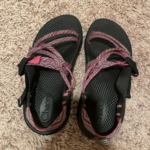 EUC kids Chaco’s size 5
